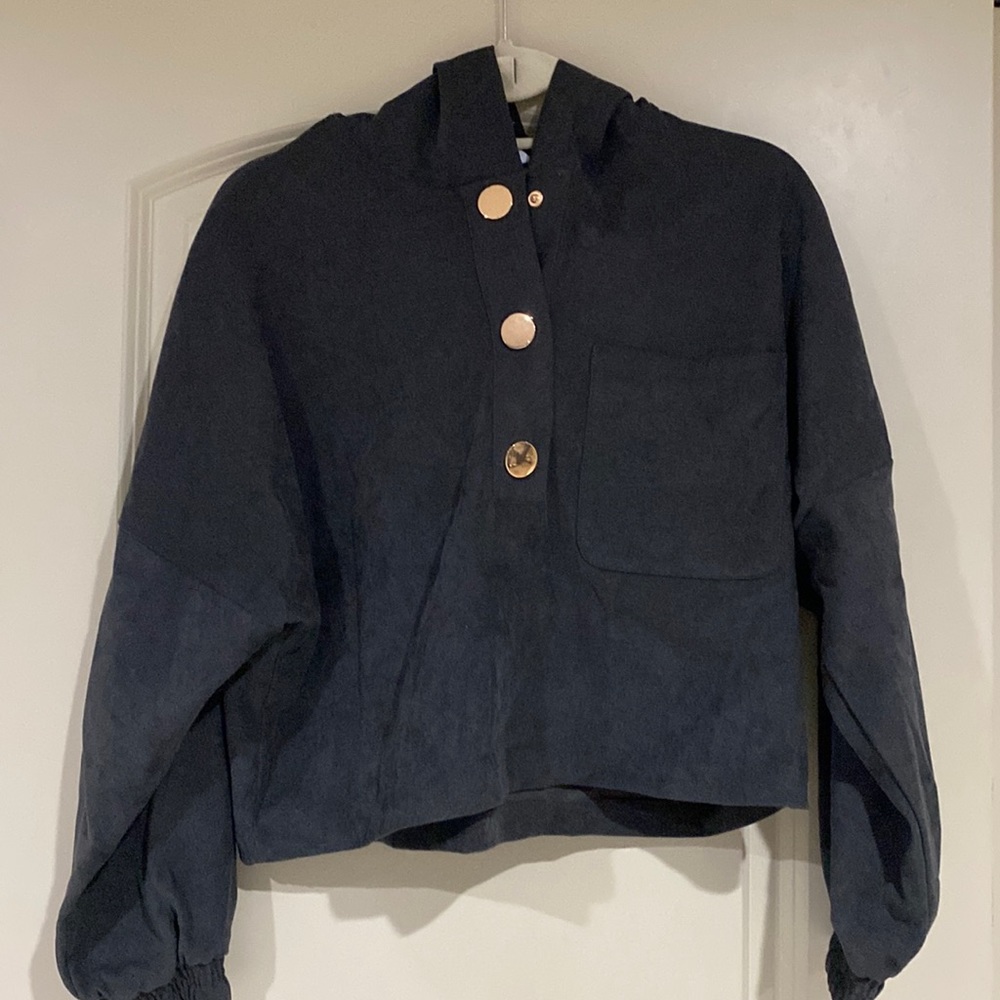 Zara pullover jacket. Grey in color. Size small. Perfect condition
